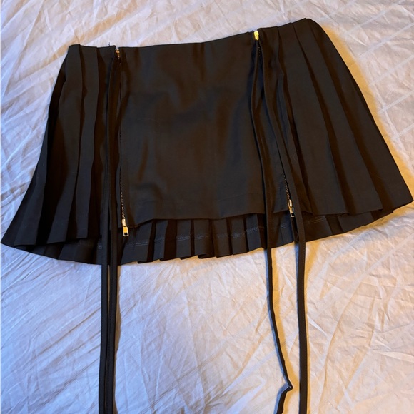 🐻‍❄️Mini Pleated Skirt🐻‍❄️SOLD - Picture 4 of 4